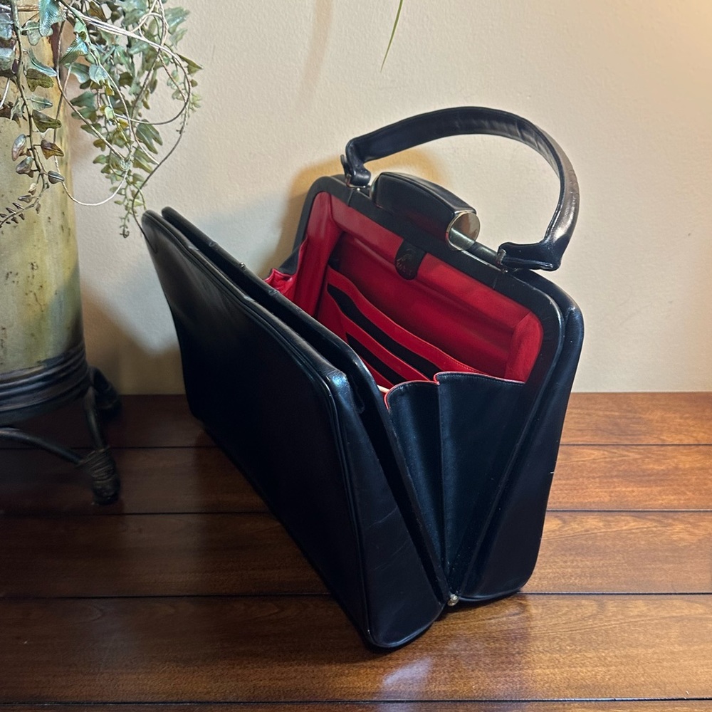 DONT BUY—KORET vintage black leather framed bag